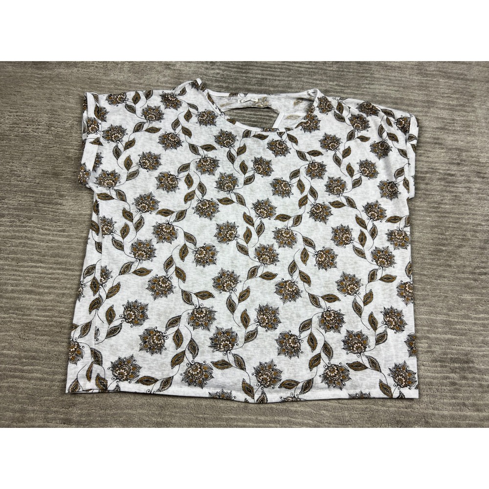 Maurices T-Shirt Womens XL White Floral 24/7 Relaxed V-Back Keyhole Short Sleeve